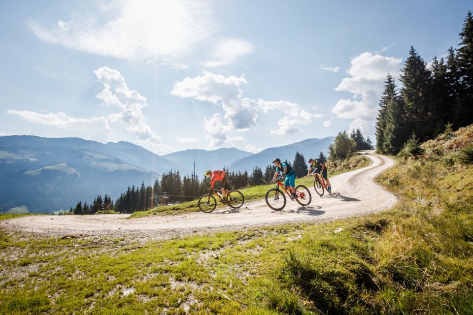 © Erwin Haiden Mountainbiker erleben Panoramablick-Etappe | © Erwin Haiden